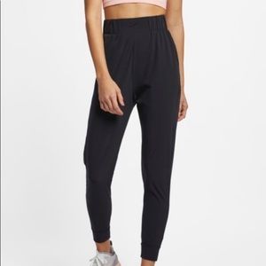 Nike Bliss Luxe Slim Pants